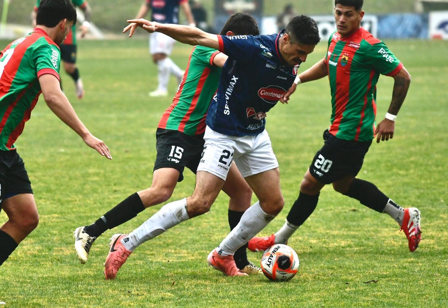 Tacuarembó jugando ante Rampla Juniors en el Saroldi por la Segunda División Profesional.