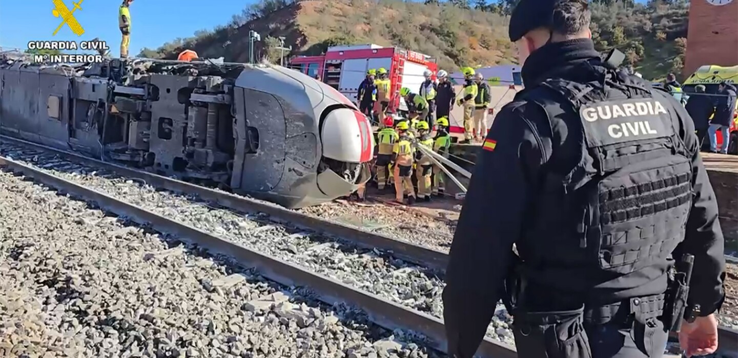 Sube a 45 el número de muertos tras el choque de trenes en el sur de España: lo que se sabe hasta ahora