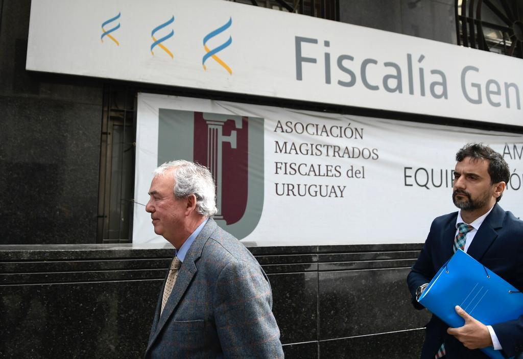 Luis Alberto Heber llega a declarar en Fiscalía por el pasaporte otorgado a Sebastián Marset. Foto: Leonardo Mainé.