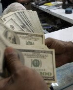 Dólar en baja en la semana. Foto: AFP