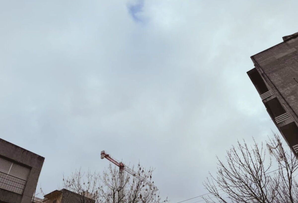 Cielo nublado en el barrio Cordón de Montevideo.