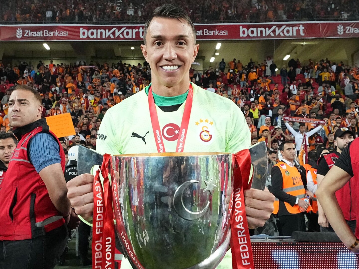 Fernando Muslera celebrando la Copa de Turquía con Galatasaray.