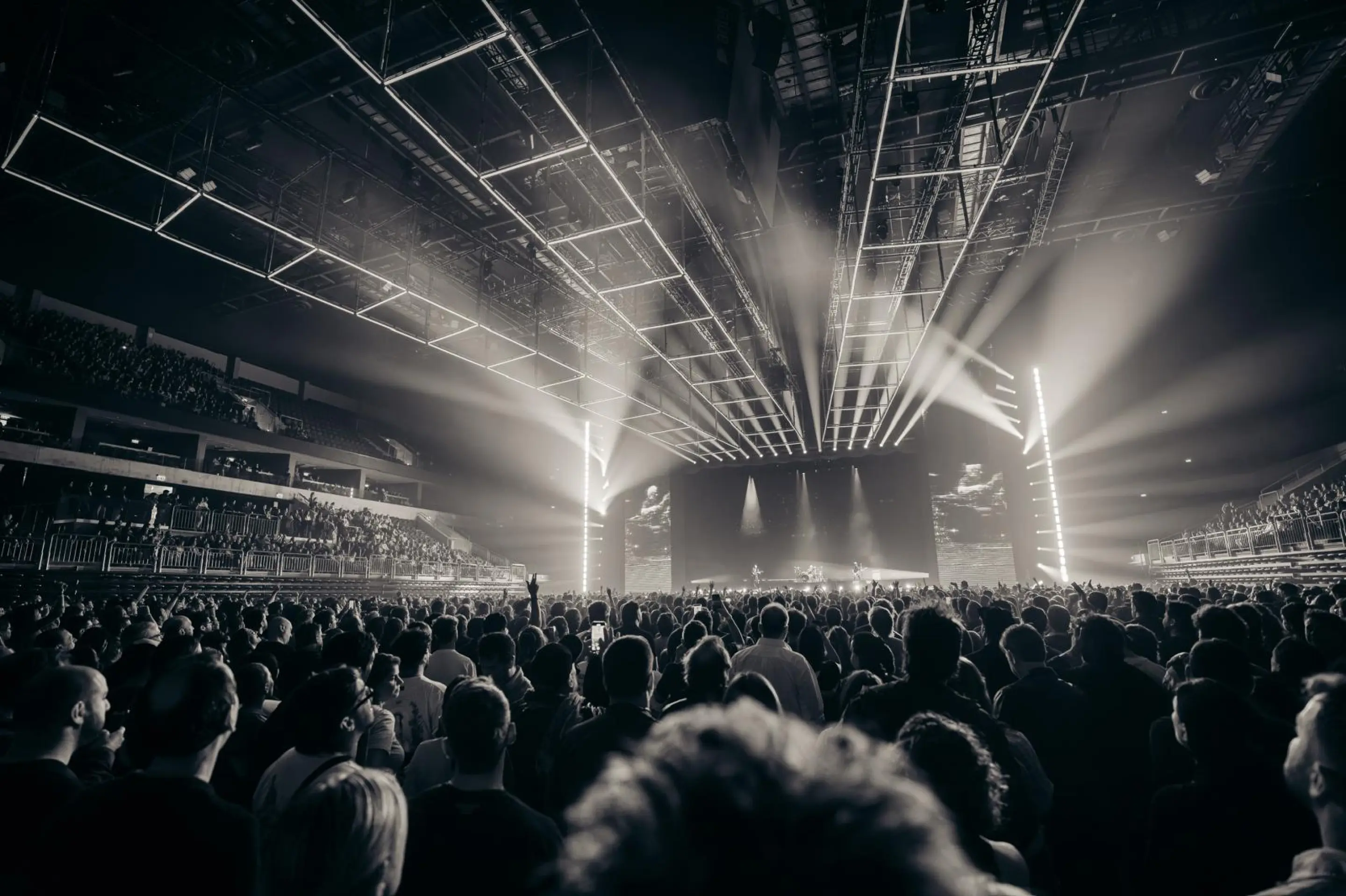 El holograma de Cerati revive a Soda Stereo en un Antel Arena colmado de nostalgia — image 5