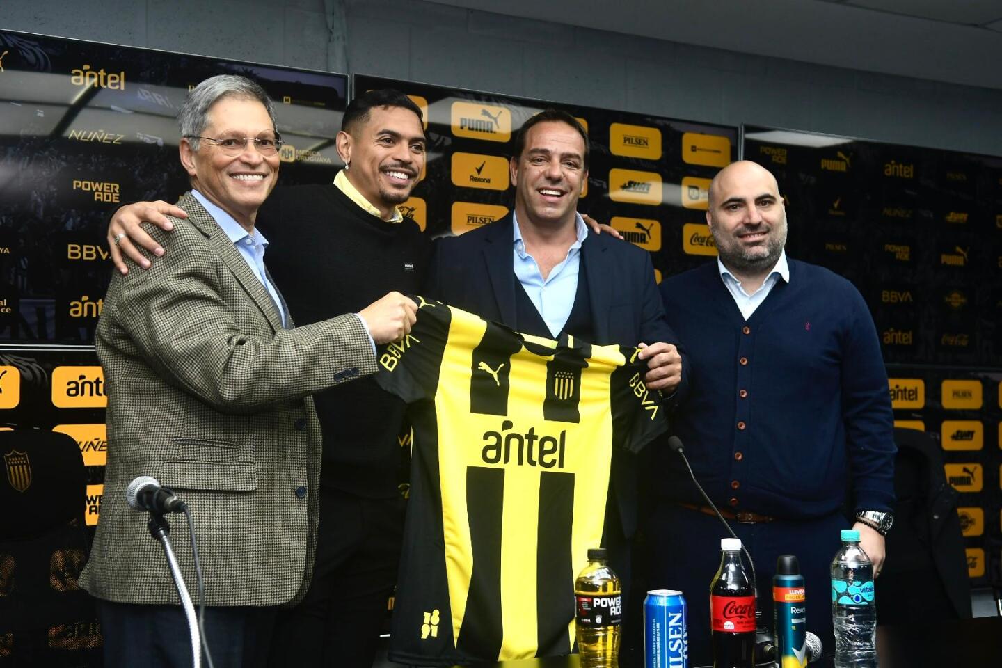 Presentación oficial de Emanuel Gularte en Peñarol, junto a Ignacio Ruglio, Eduardo Zaidensztat