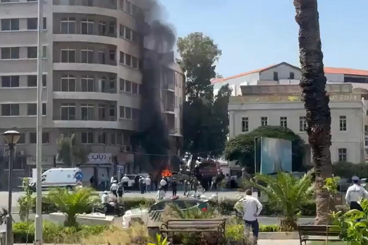 Explosión en Damasco, Siria, deja 18 heridos durante la visita de Macron.