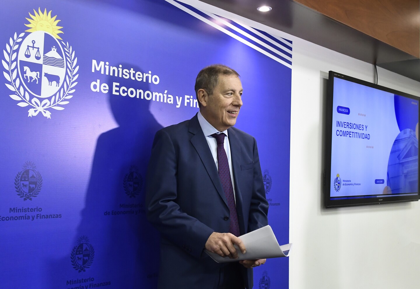 Ministerio de Economia anuncia medidas para mejorar negocios