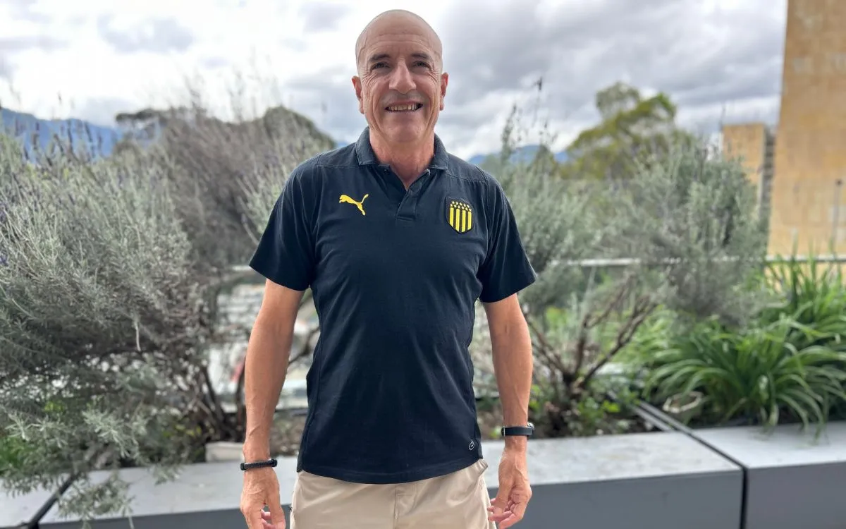 José Luis Bringa, consejero de Peñarol, en Bogotá.