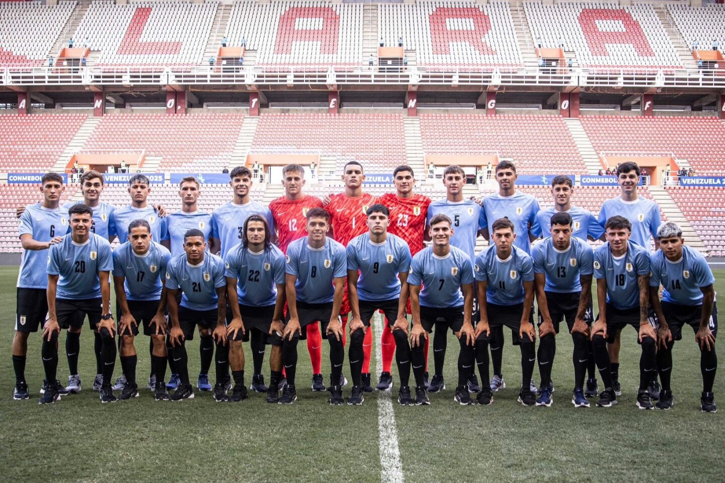 El plantel de la selección Sub 20 de Uruguay en el Sudamericano Sub 20 de Venezuela.