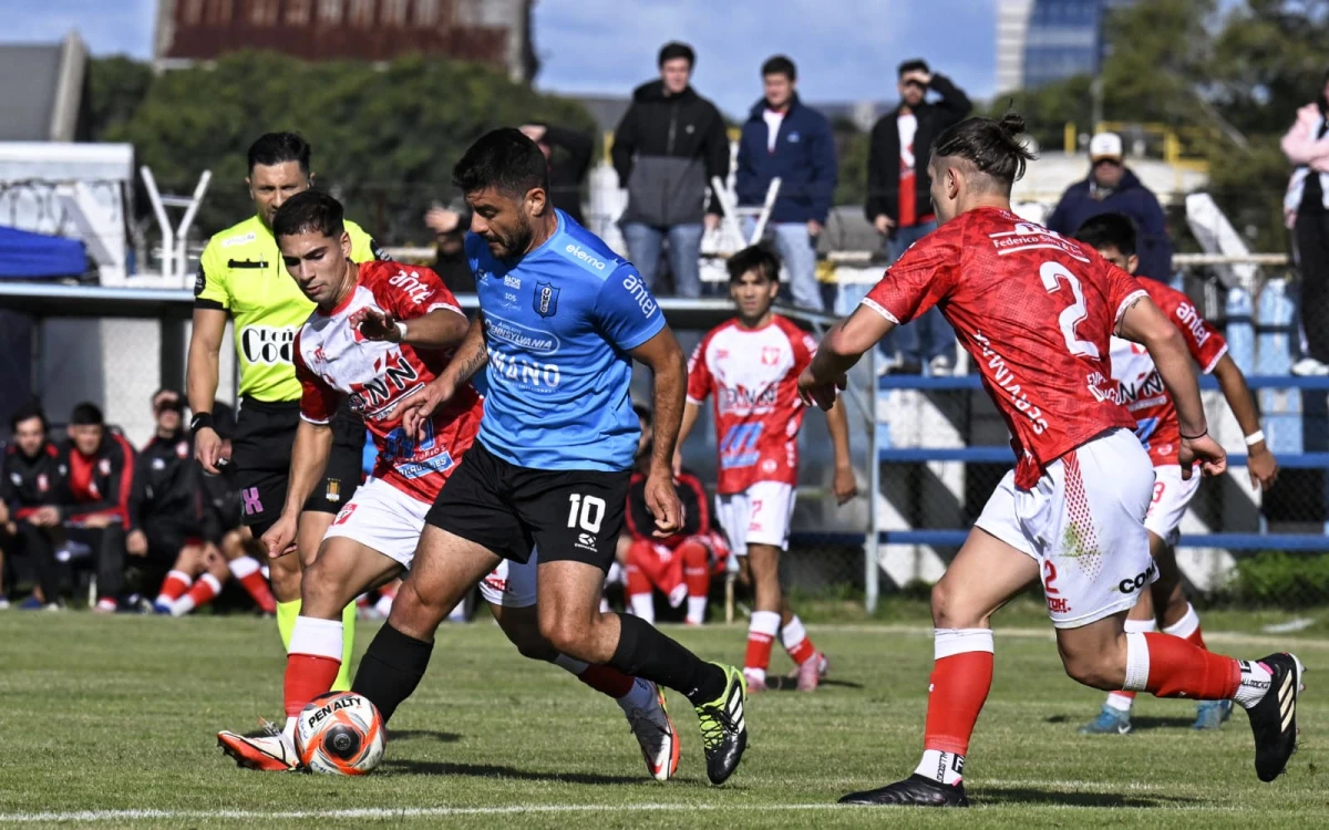 Segunda División: Fénix walczy o miejsce w finale Competencia po remisach Uruguay Montevideo i Huracán