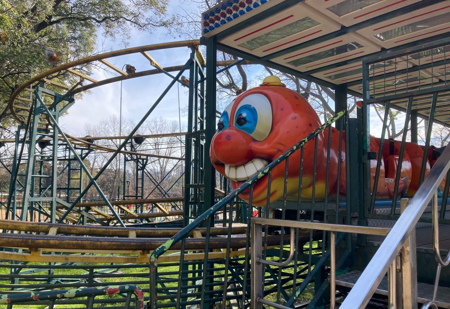 Juego Gusano manzana en el Parque Rodó. Foto: Nicolás Pereyra