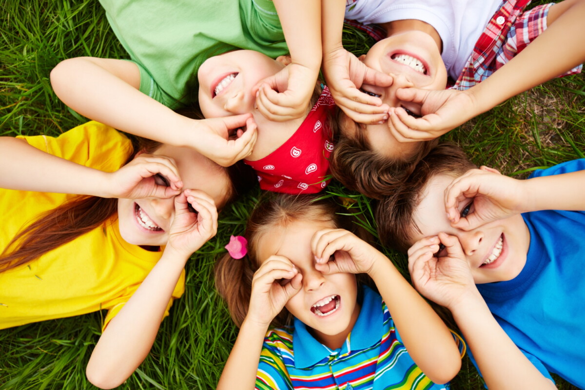 Niños jugando.