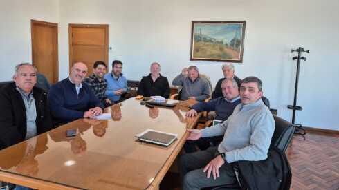 gremiales lecheras se reunieron con UTE.jpeg