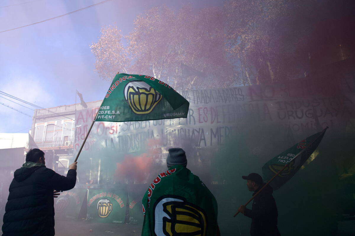 Gremio de FNC denuncia accionar "perverso"; sindicato de AmBev con medidas para cortar exportaciones