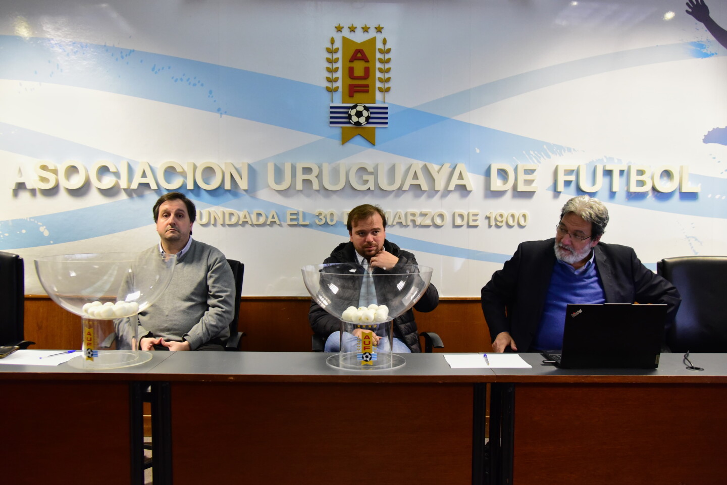Autoridades en el sorteo de la Copa AUF Uruguay 2024.
