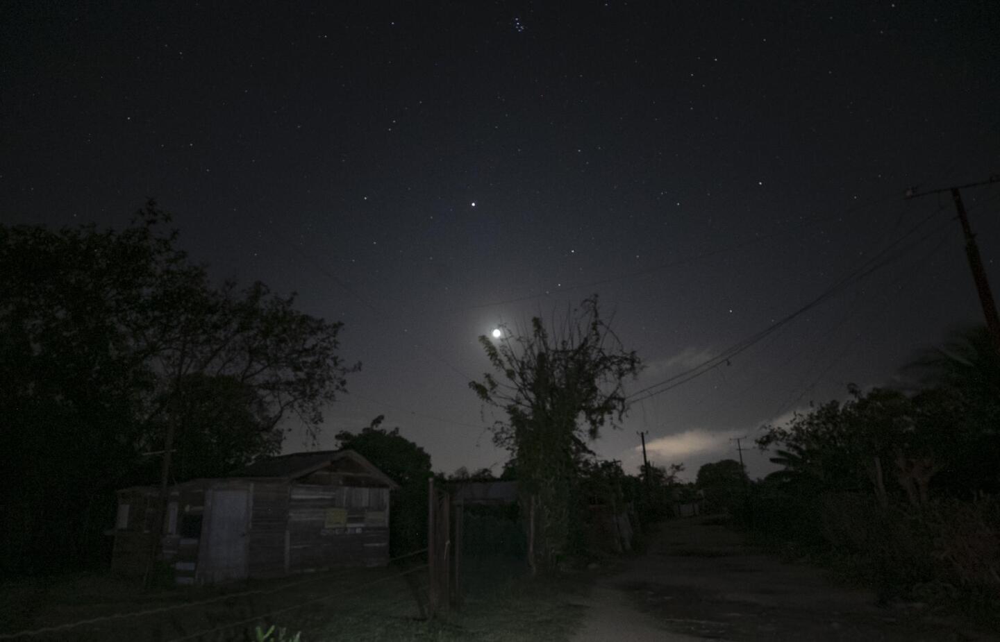 Un poblado de Cuba durante un apagón.